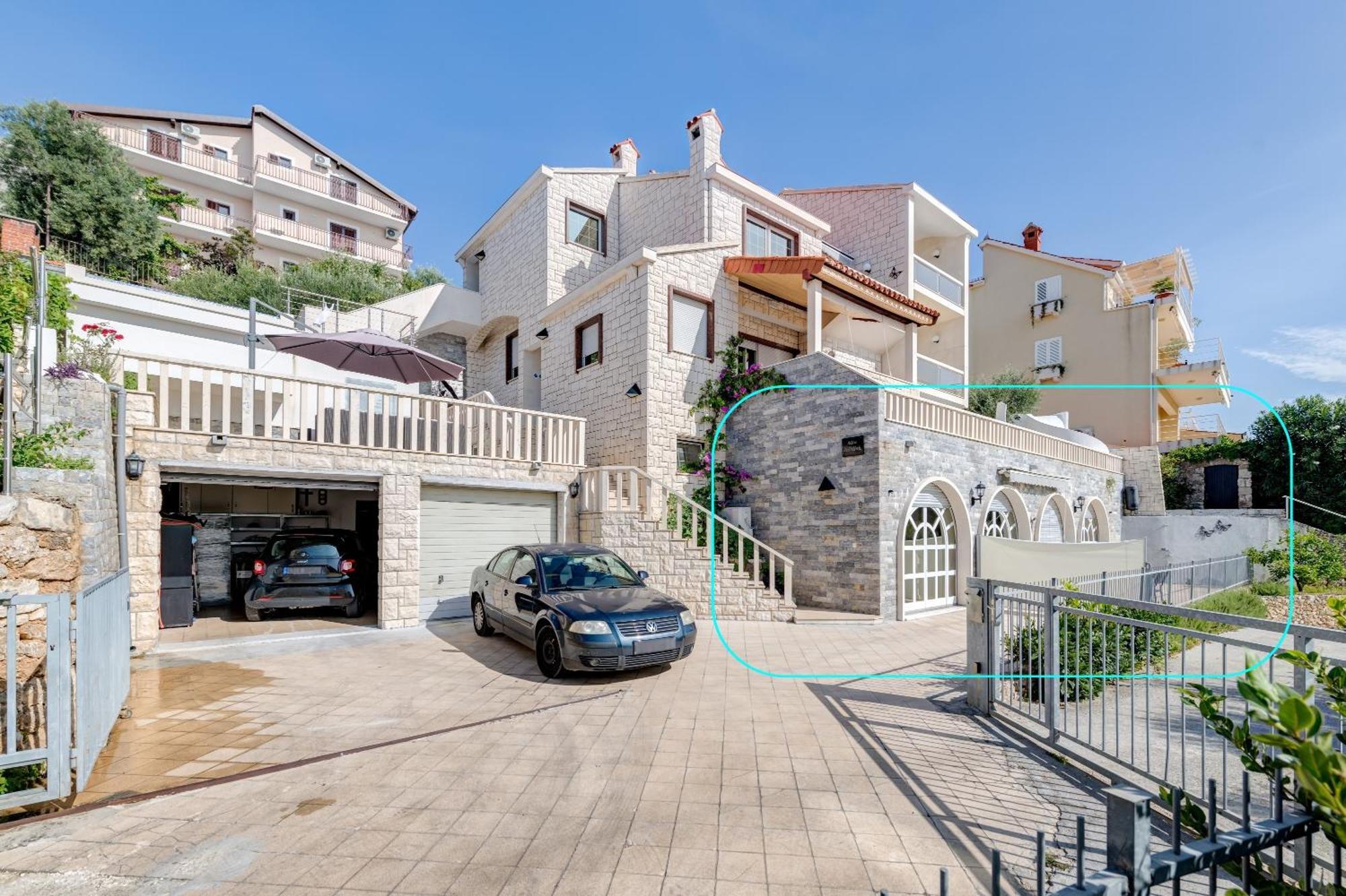 Apartments With Pool Vrdoljak Omiš Exterior foto