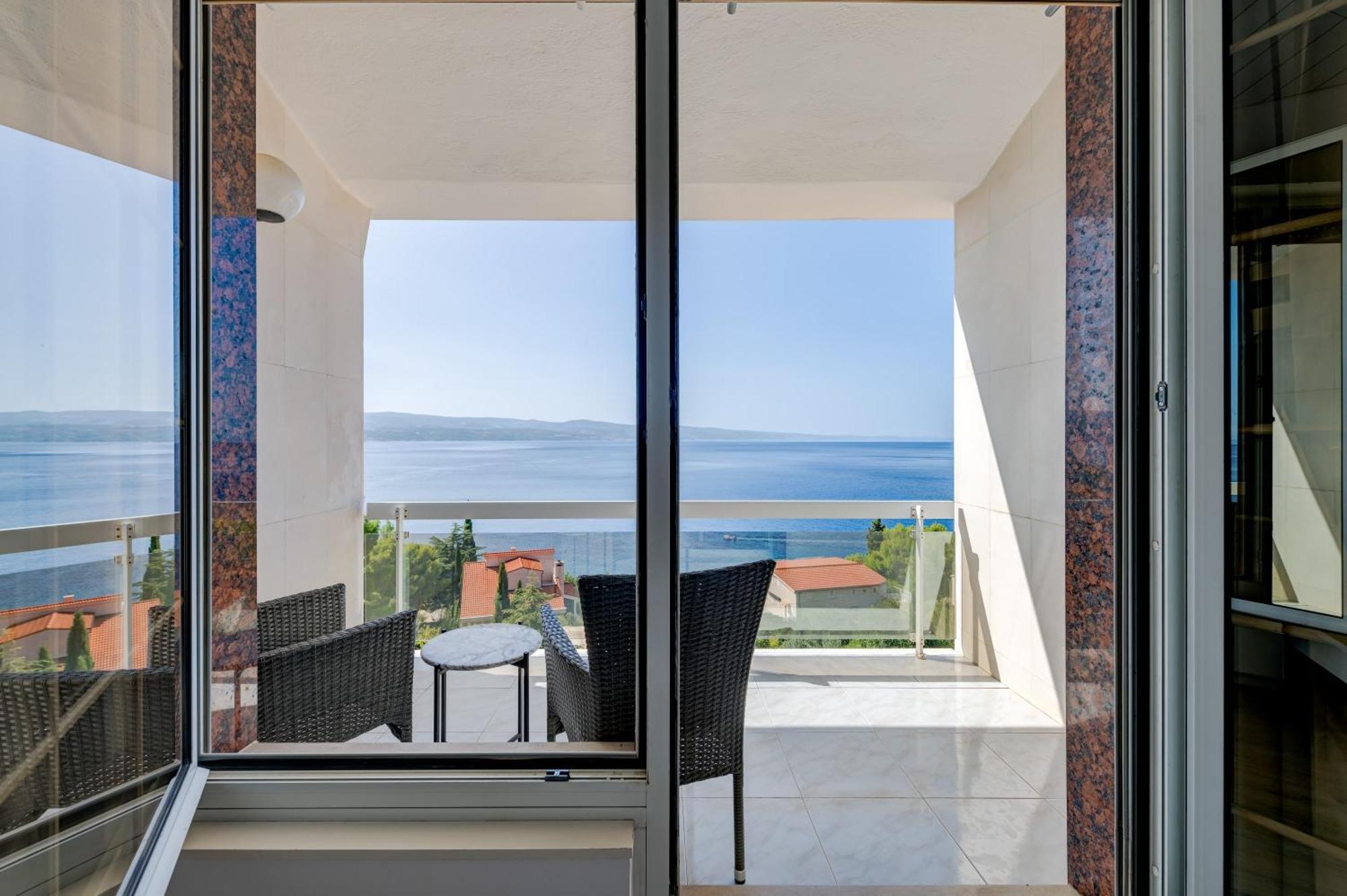 Apartments With Pool Vrdoljak Omiš Zimmer foto