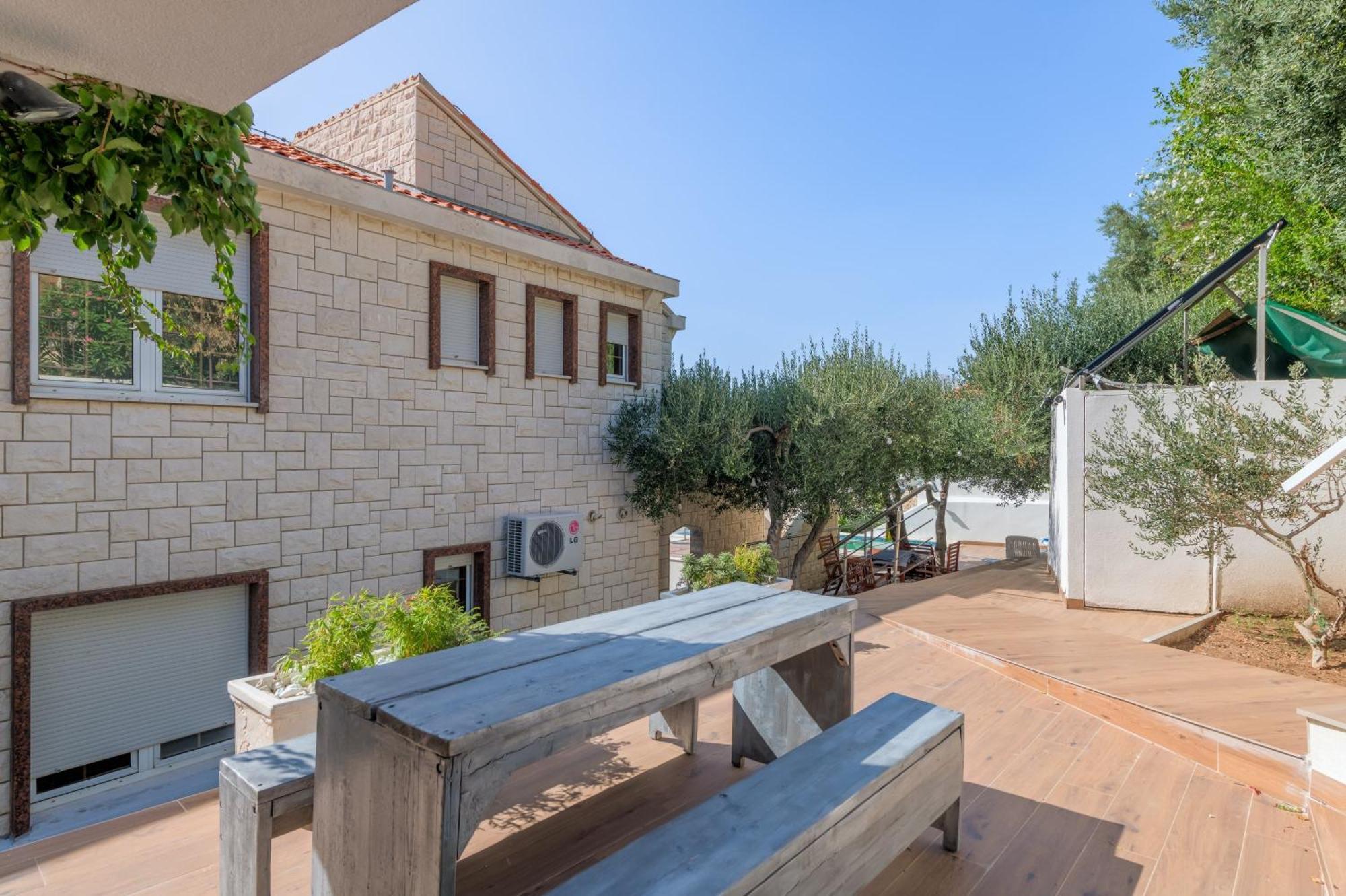 Apartments With Pool Vrdoljak Omiš Zimmer foto