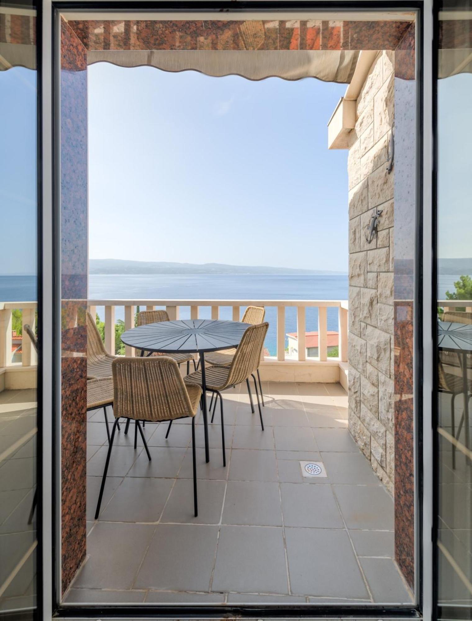 Apartments With Pool Vrdoljak Omiš Zimmer foto